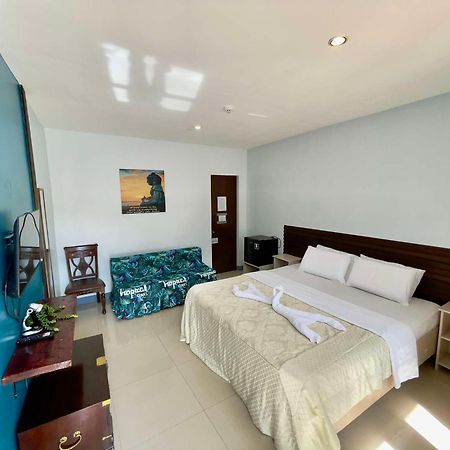 Little Rock Cebu Hotel Lapu-Lapu City Exterior foto