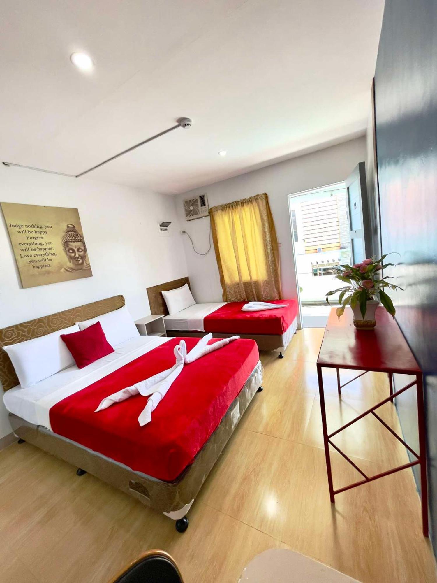 Little Rock Cebu Hotel Lapu-Lapu City Exterior foto